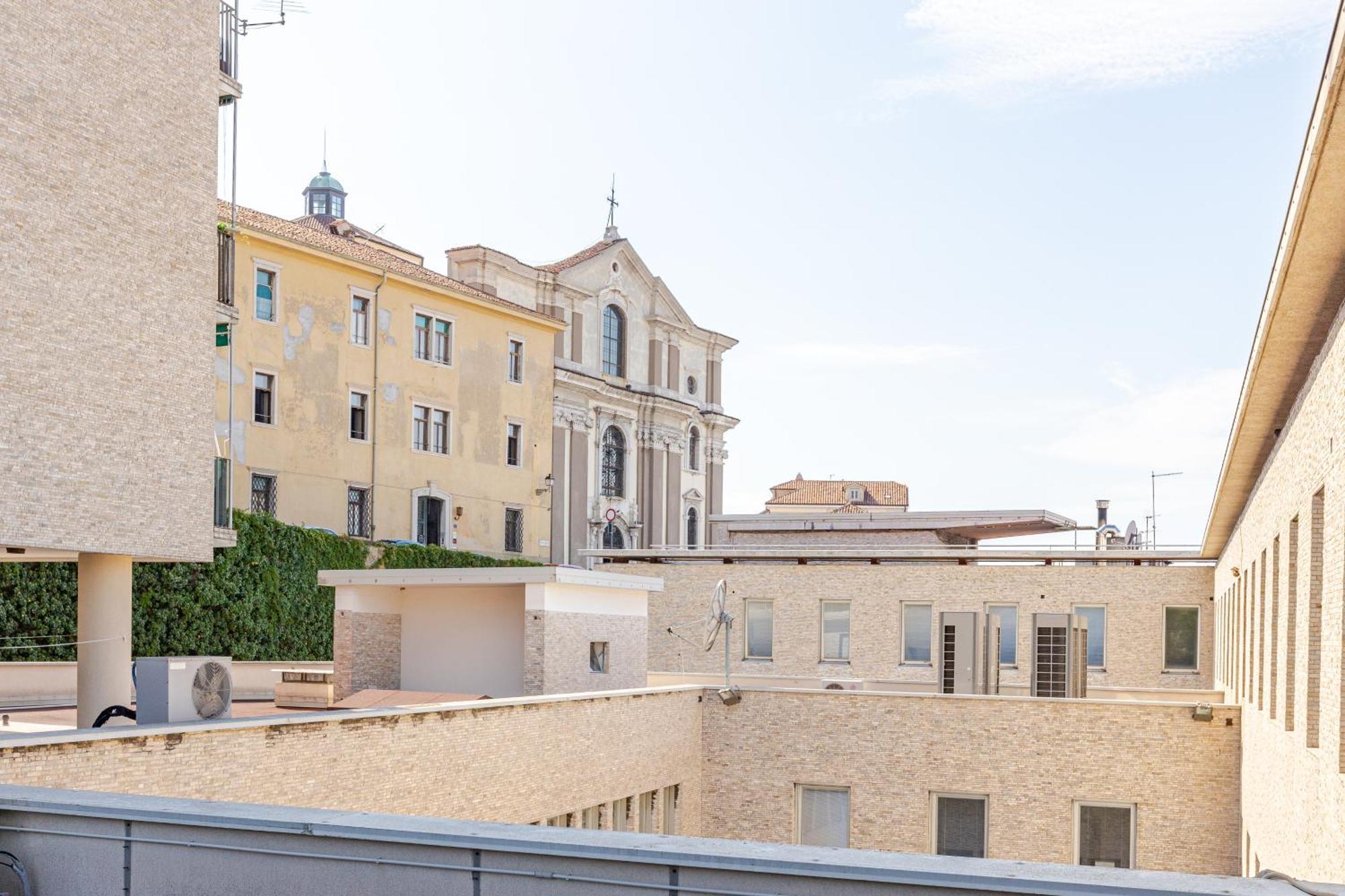 Teatro Romano Suites - Isabella トリエステ エクステリア 写真